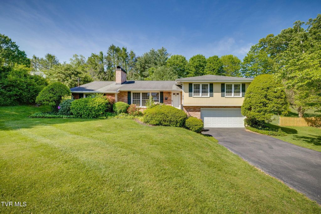 1319 Lynnwood Drive, Johnson City, TN 37601