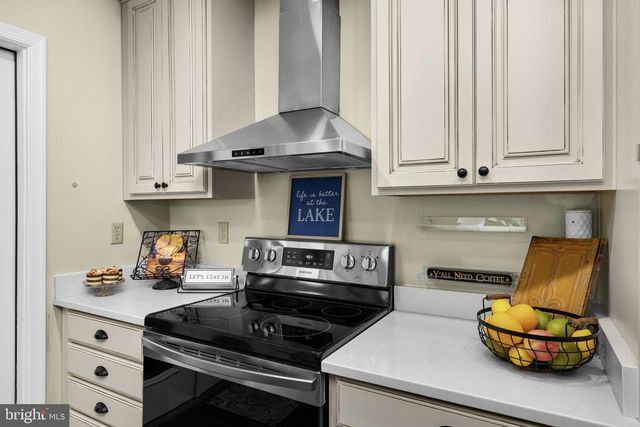 1917 LAKEVIEW PKWY, Locust Grove, VA 22508