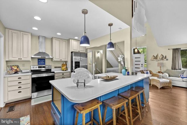 1917 LAKEVIEW PKWY, Locust Grove, VA 22508