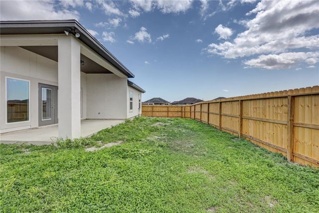 6865 Riesling St, Corpus Christi, TX 78414