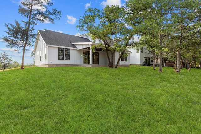 208 Ulupau CIR, Bastrop, TX 78602