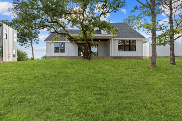 208 Ulupau CIR, Bastrop, TX 78602