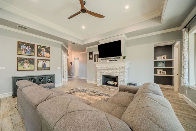 4028 Hidden Hills Cir, Longview, TX 75605