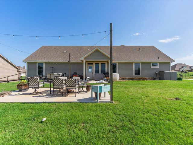 1011 Northern Oaks Court, Springtown, TX 76082