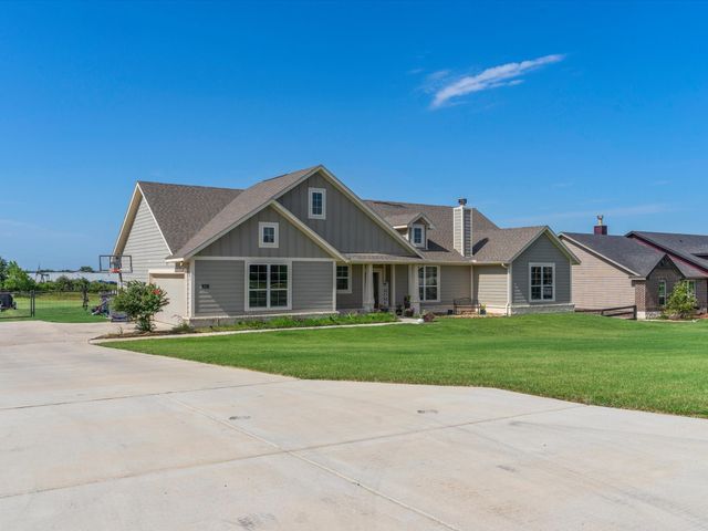 1011 Northern Oaks Court, Springtown, TX 76082