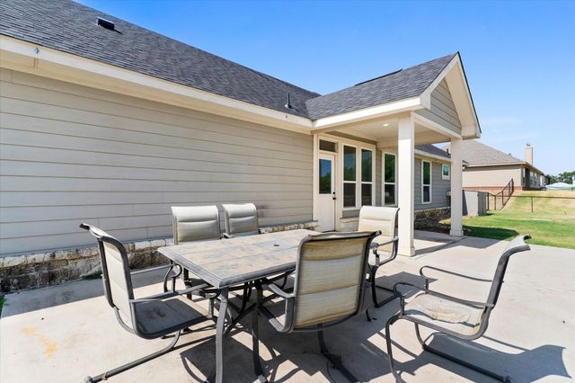 1011 Northern Oaks Court, Springtown, TX 76082