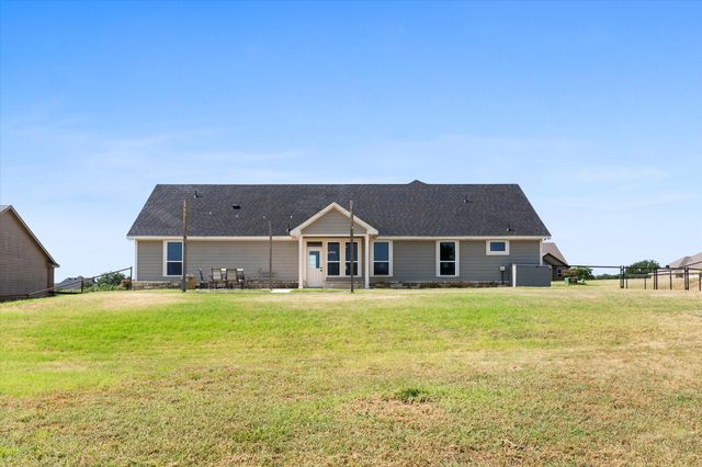 1011 Northern Oaks Court, Springtown, TX 76082