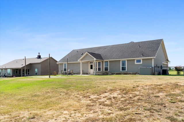 1011 Northern Oaks Court, Springtown, TX 76082