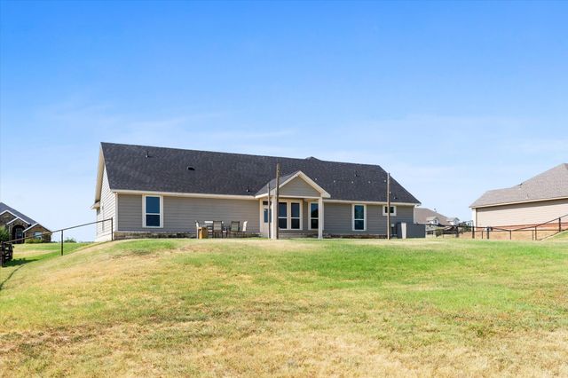 1011 Northern Oaks Court, Springtown, TX 76082