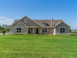 1011 Northern Oaks Court, Springtown, TX 76082