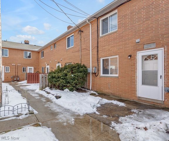 2472 Warren Parkway 20, Twinsburg, OH 44087