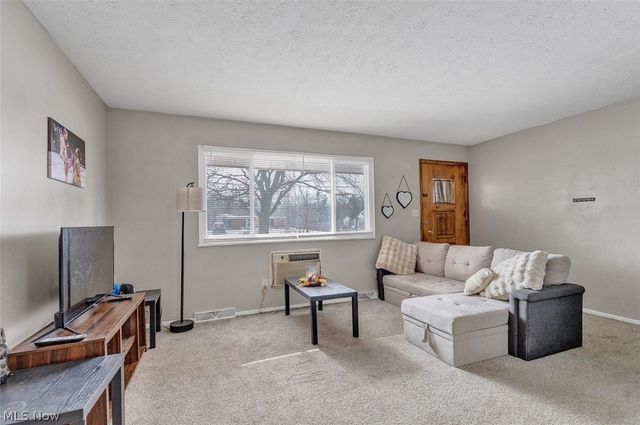 2472 Warren Parkway 20, Twinsburg, OH 44087