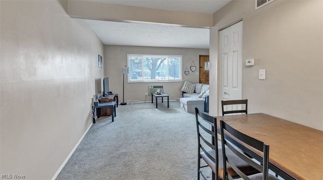 2472 Warren Parkway 20, Twinsburg, OH 44087