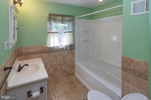 153 HAWTHORNE DR, Mount Holly, NJ 08060