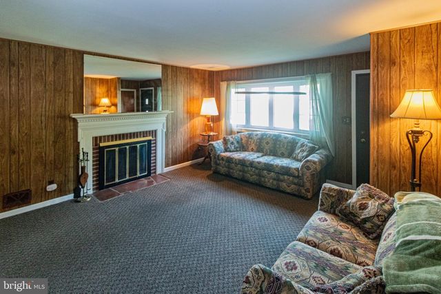 153 HAWTHORNE DR, Mount Holly, NJ 08060
