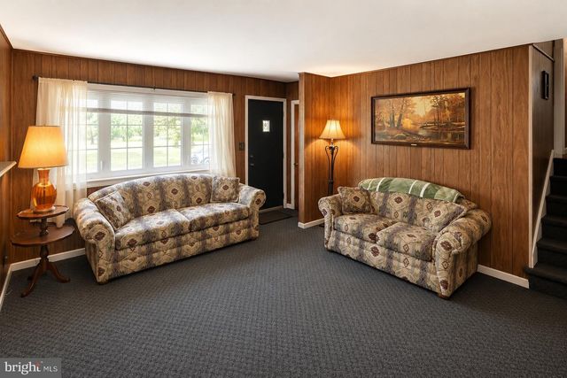 153 HAWTHORNE DR, Mount Holly, NJ 08060