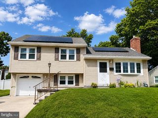 153 HAWTHORNE DR, Mount Holly, NJ 08060