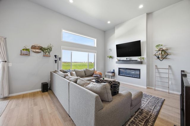 1186 Albert Court W, West Fargo, ND 58078