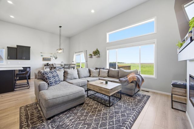 1186 Albert Court W, West Fargo, ND 58078