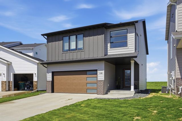 1186 Albert Court W, West Fargo, ND 58078