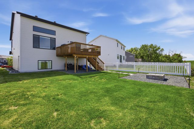 1186 Albert Court W, West Fargo, ND 58078