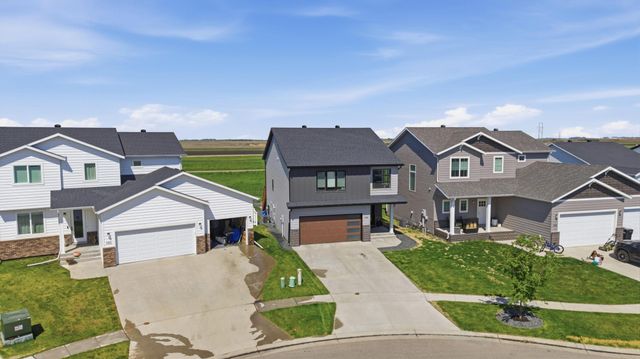 1186 Albert Court W, West Fargo, ND 58078