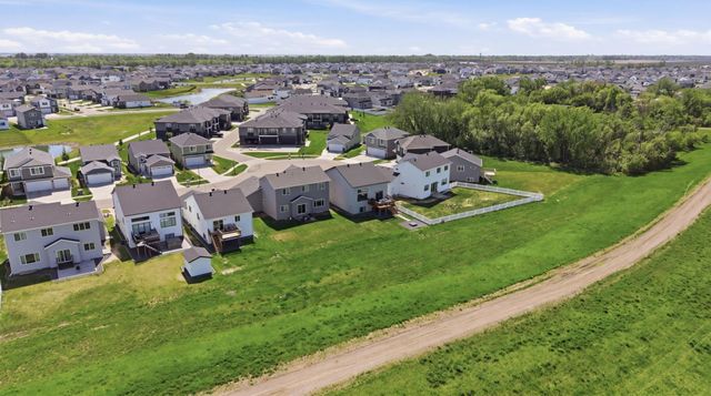 1186 Albert Court W, West Fargo, ND 58078