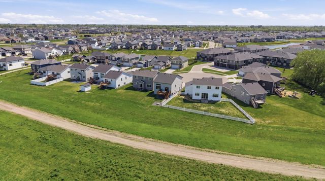 1186 Albert Court W, West Fargo, ND 58078