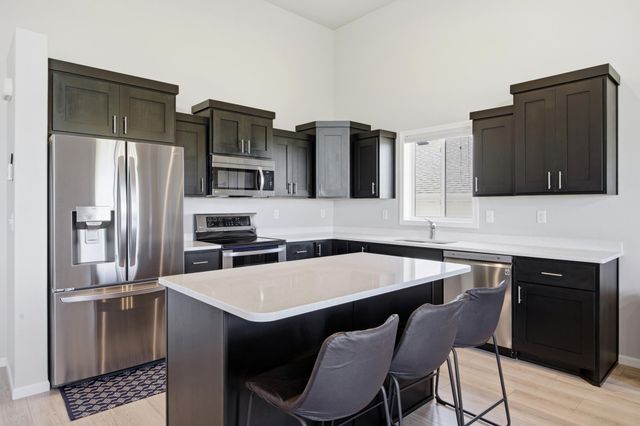 1186 Albert Court W, West Fargo, ND 58078