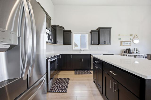 1186 Albert Court W, West Fargo, ND 58078