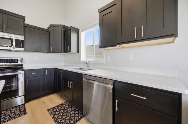 1186 Albert Court W, West Fargo, ND 58078