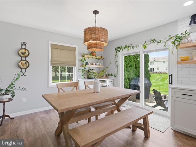 384 LEEDY WAY E, Chambersburg, PA 17202
