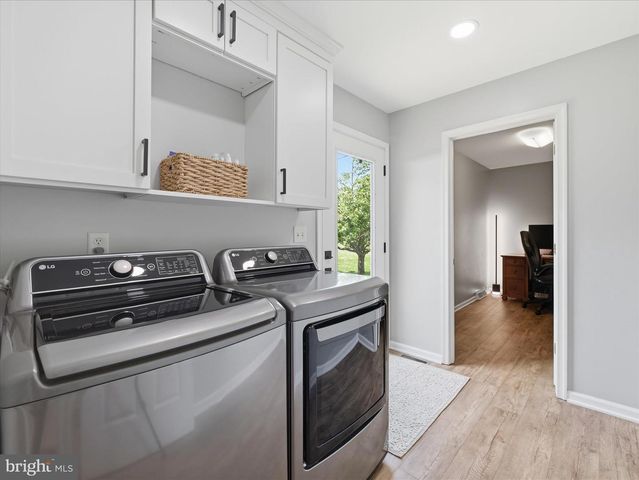 384 LEEDY WAY E, Chambersburg, PA 17202