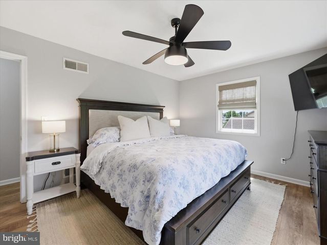384 LEEDY WAY E, Chambersburg, PA 17202