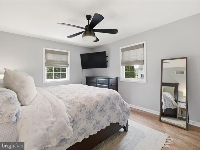 384 LEEDY WAY E, Chambersburg, PA 17202
