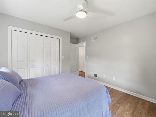 384 LEEDY WAY E, Chambersburg, PA 17202