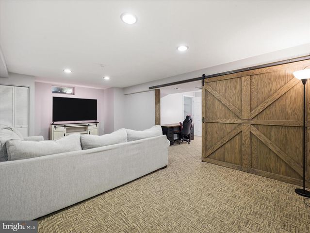 384 LEEDY WAY E, Chambersburg, PA 17202