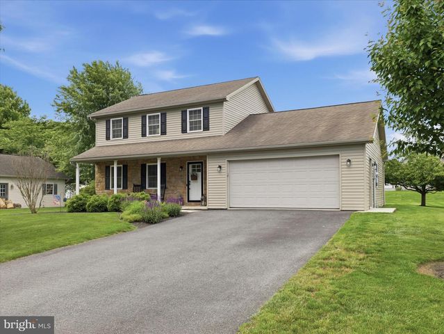 384 LEEDY WAY E, Chambersburg, PA 17202