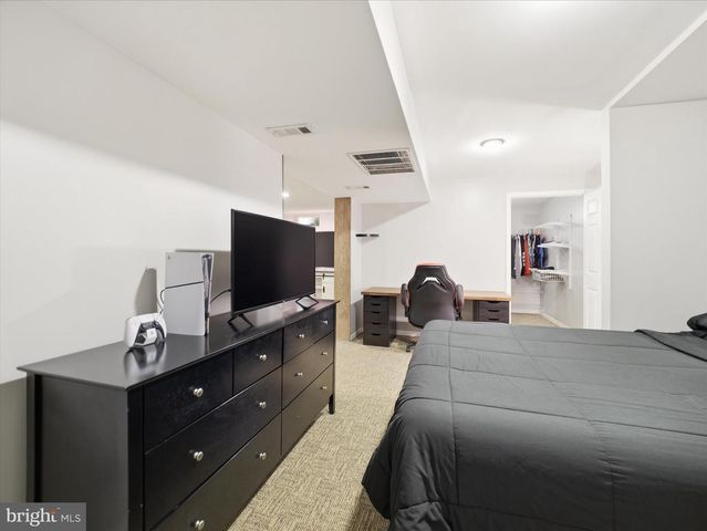 384 LEEDY WAY E, Chambersburg, PA 17202