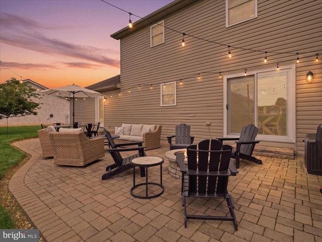 384 LEEDY WAY E, Chambersburg, PA 17202