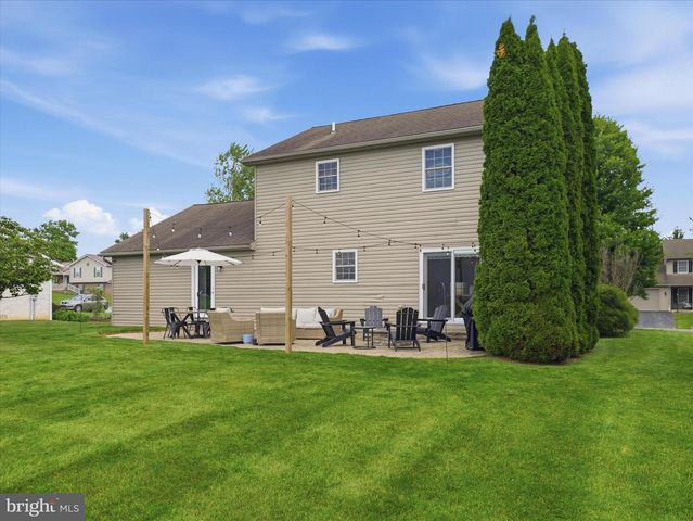 384 LEEDY WAY E, Chambersburg, PA 17202