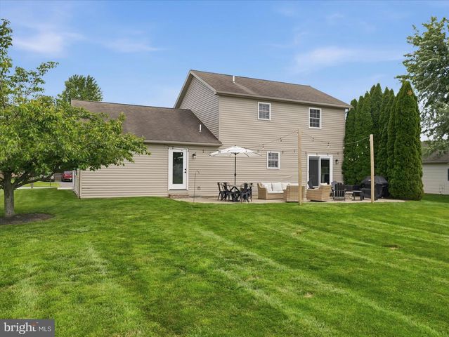 384 LEEDY WAY E, Chambersburg, PA 17202