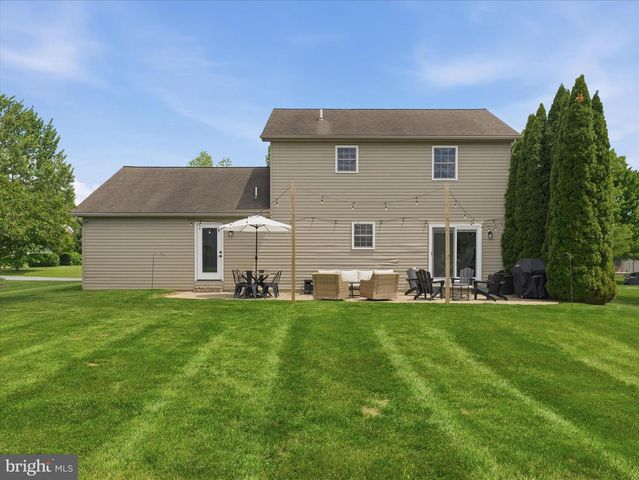 384 LEEDY WAY E, Chambersburg, PA 17202