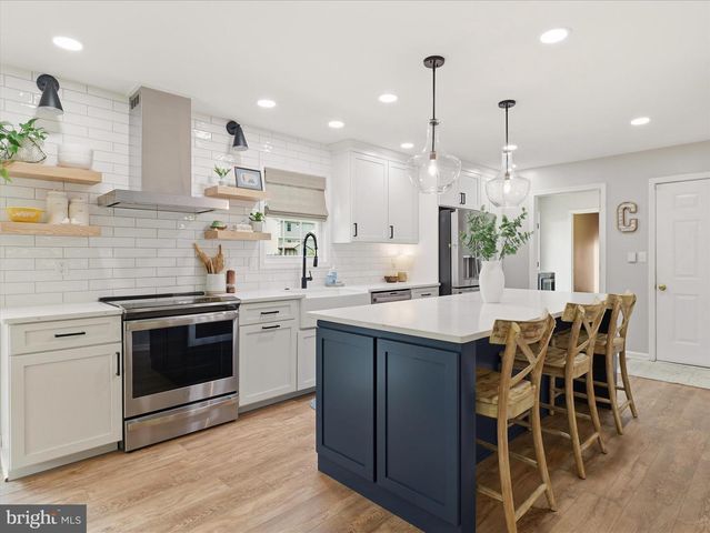384 LEEDY WAY E, Chambersburg, PA 17202