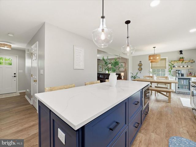 384 LEEDY WAY E, Chambersburg, PA 17202