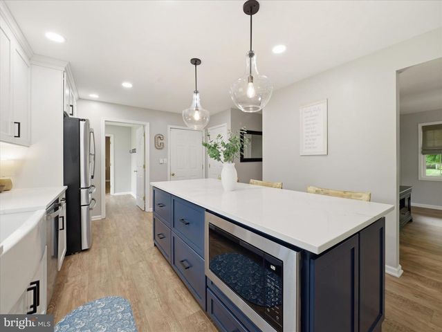 384 LEEDY WAY E, Chambersburg, PA 17202