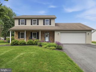 384 LEEDY WAY E, Chambersburg, PA 17202