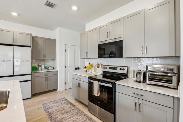 1660 SE 6th St, Homestead, FL 33033