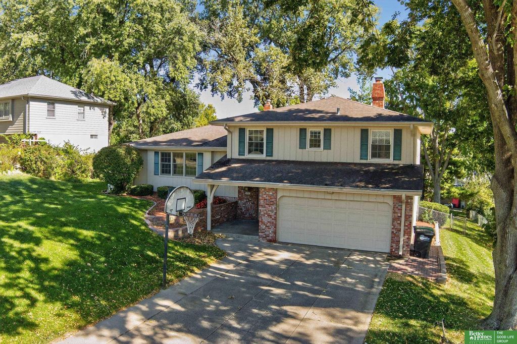 827 S 121st Street, Omaha, NE 68154