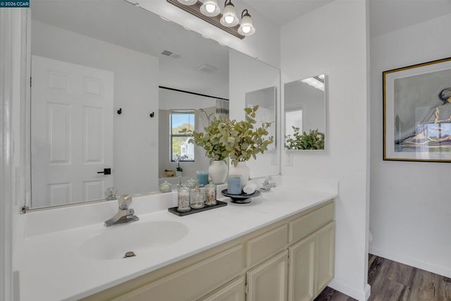 413 Dohrmann Ln, Pinole, CA 94564